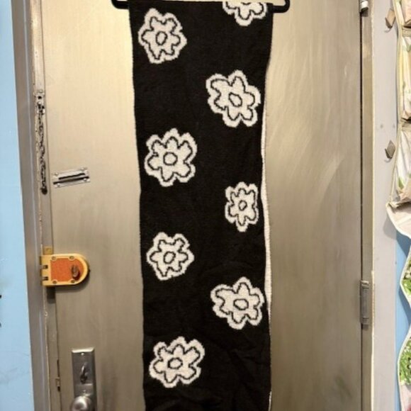 Retro Oversized Flower Black & White Scarf – Reversable - Picture 2 of 16